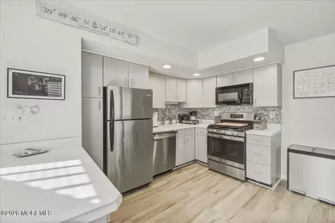 Kitchen - 351 Harbor Vw #51, Forked River, NJ 08731 photo 2 of 5