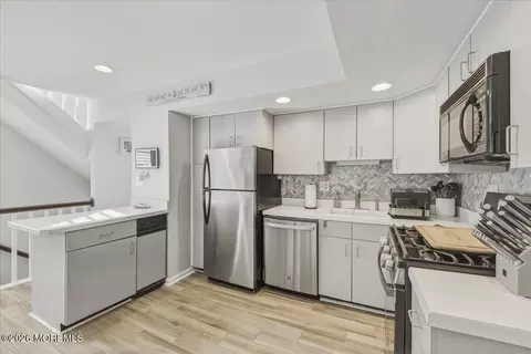 Kitchen - 351 Harbor Vw #51, Forked River, NJ 08731 photo 3 of 5