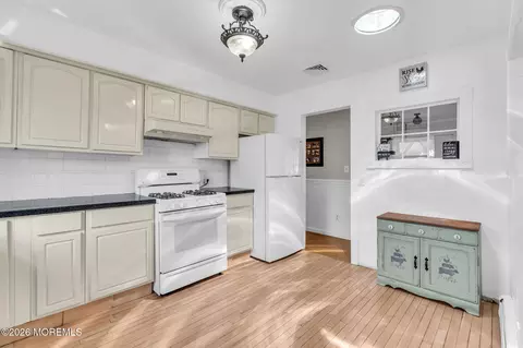 Kitchen - 363 Constitution Dr, Forked River, NJ 08731 photo 3 of 3