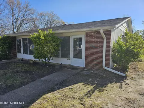 533 Dartmoor Ct #F, Lakewood, NJ 08701