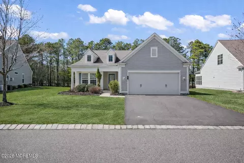 5 Gainsborough Ln, Manchester, NJ 08759