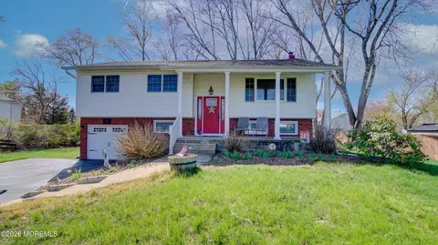 11 Sheffield Dr, Manalapan, NJ 07726