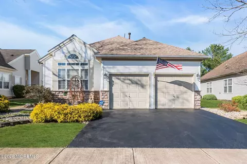 14 Tuscany Cir, Manchester, NJ 08759