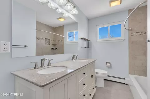 Bath - 601 Midstreams Rd, Brick, NJ 08724 photo 2 of 3