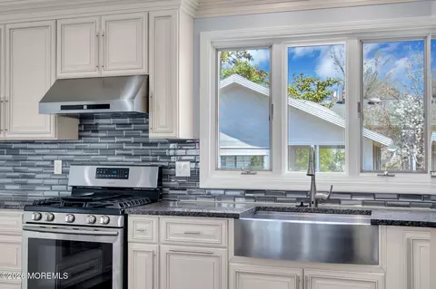 Kitchen - 601 Midstreams Rd, Brick, NJ 08724 photo 3 of 8