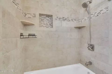 Bath - 601 Midstreams Rd, Brick, NJ 08724 photo 3 of 3