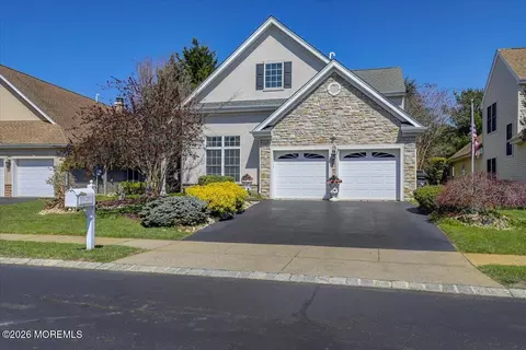 15 Crawford Rd, Manalapan, NJ 07726