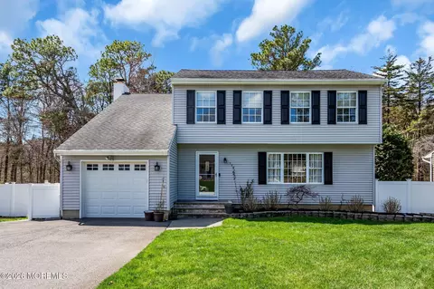 170 Smith Cir, Point Pleasant, NJ 08742