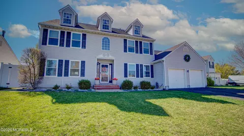 53 Crater Lake Rd, Howell, NJ 07731