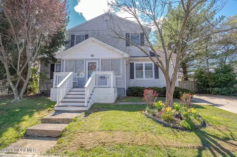 220 Washington Ave, Matawan, NJ 07747