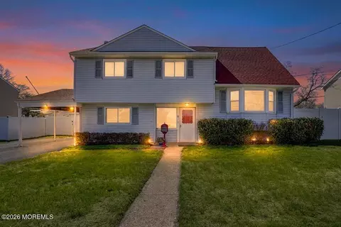 611 S Laurel Ave, Hazlet, NJ 07730
