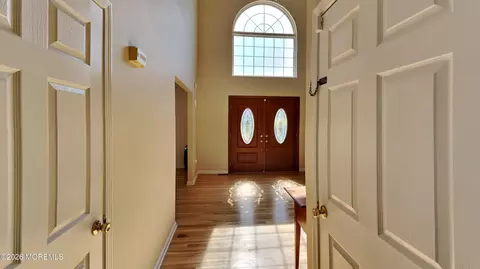 Entry Way - 33 Mill Pond Rd, Jackson, NJ 08527 photo 3 of 6