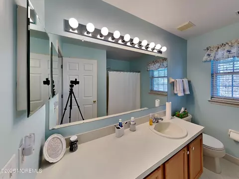 Bath - 33 Mill Pond Rd, Jackson, NJ 08527 photo 6 of 7