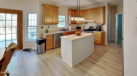 Kitchen - 33 Mill Pond Rd, Jackson, NJ 08527 photo 1 of 2