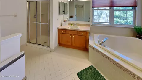 Bath - 33 Mill Pond Rd, Jackson, NJ 08527 photo 4 of 7