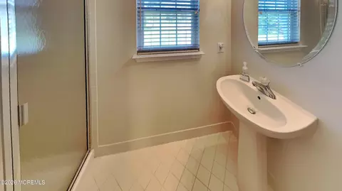 Bath - 33 Mill Pond Rd, Jackson, NJ 08527 photo 2 of 7