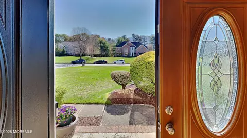 Entry Way - 33 Mill Pond Rd, Jackson, NJ 08527 photo 2 of 6