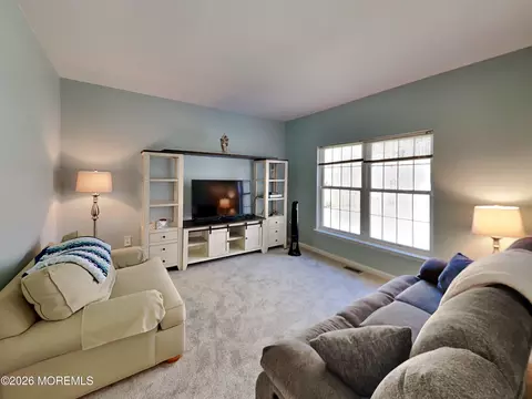 Living - 33 Mill Pond Rd, Jackson, NJ 08527 photo 1 of 2