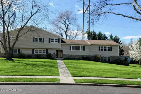 90 Birch Dr, Shrewsbury, NJ 07702