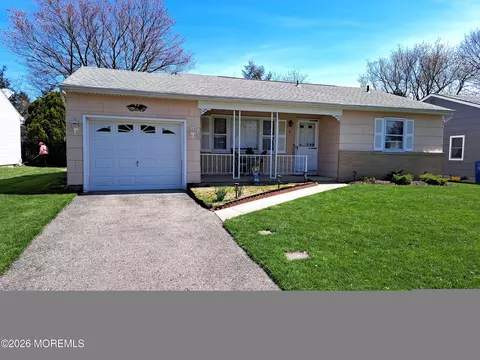 9 Carlisle Rd, Toms River, NJ 08757