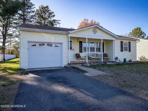 134 Georgetown Rd, Toms River, NJ 08757