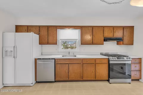 Kitchen - 251 Pine Tree Dr, Brick, NJ 08723 photo 2 of 3