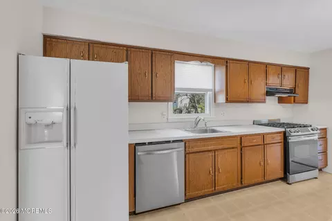 Kitchen - 251 Pine Tree Dr, Brick, NJ 08723 photo 3 of 3