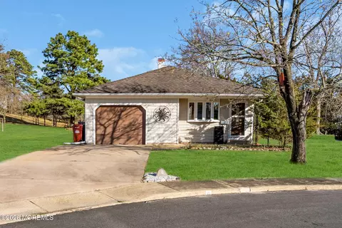 6 Marigot Ct, Toms River, NJ 08757