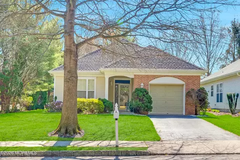 2 Spring Meadow Dr, Lakewood, NJ 08701