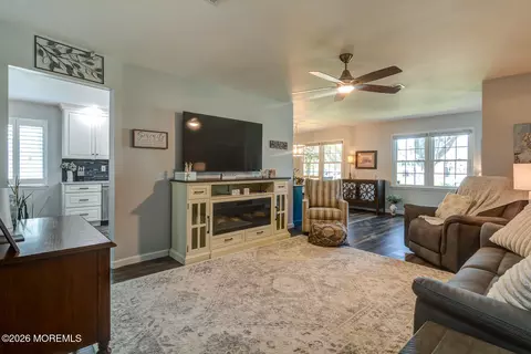 Living - 4 Eric Ct, Brick, NJ 08723 photo 2 of 4