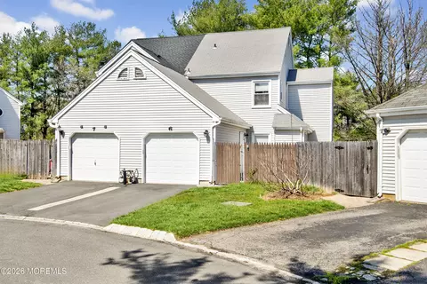 6 Stowe Ct, Freehold, NJ 07728