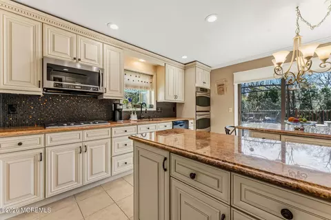 Kitchen - 179 Docare Rd, Jackson, NJ 08527 photo 3 of 7