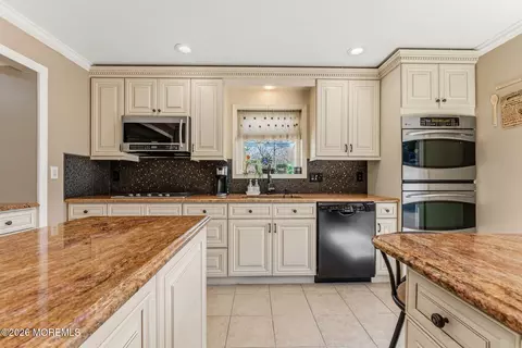 Kitchen - 179 Docare Rd, Jackson, NJ 08527 photo 6 of 7