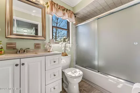 Bath - 179 Docare Rd, Jackson, NJ 08527 photo 3 of 3