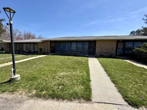 20 Yorkshire Ct #D, Manchester, NJ 08759