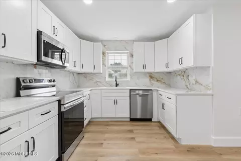 15 Buckingham Dr N, Manchester, NJ 08759