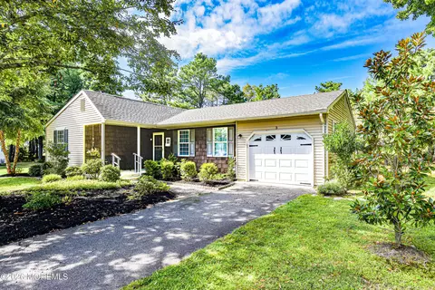 3 Brookdale Ct, Whiting, NJ 08759