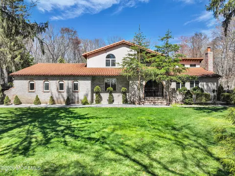 12 Red Fox Run, Manalapan, NJ 07726