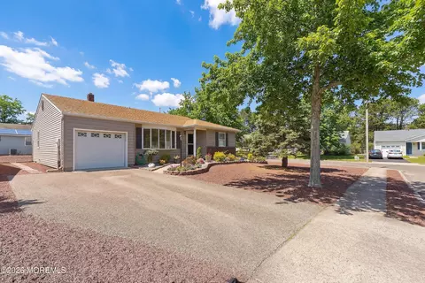 13 Thornton Rd, Toms River, NJ 08757