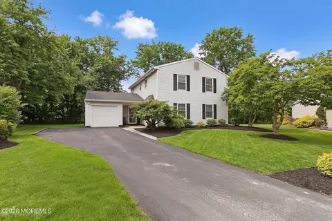 9 Bell Ct, Howell, NJ 07731