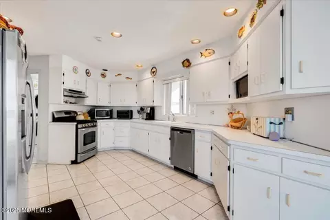 Kitchen - 1207 Capstan Dr, Forked River, NJ 08731 photo 2 of 2