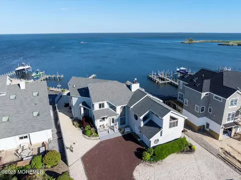 1207 Capstan Dr, Forked River, NJ 08731