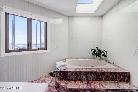 Bath - 1207 Capstan Dr, Forked River, NJ 08731 photo 5 of 5