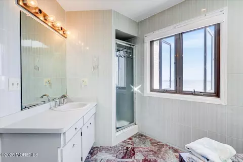 Bath - 1207 Capstan Dr, Forked River, NJ 08731 photo 4 of 5