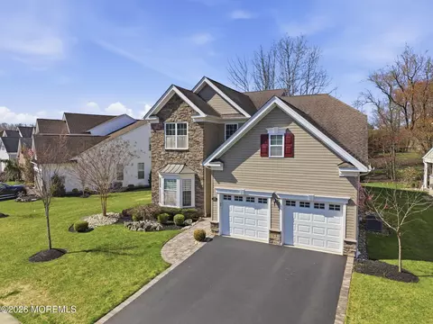 29 Legacy Ct, Freehold, NJ 07728