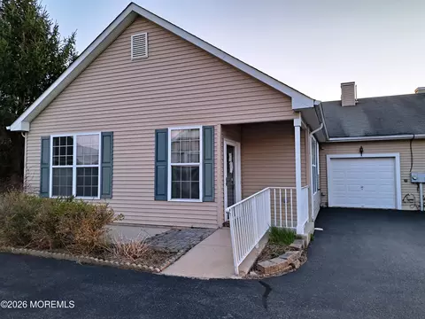 35 Fennel Ct, Manchester, NJ 08759