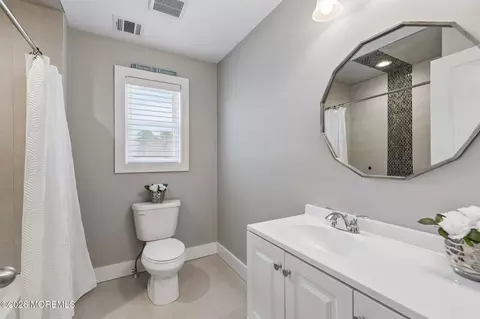Bath - 149 Berkeley Dr, Brick, NJ 08724 photo 4 of 5