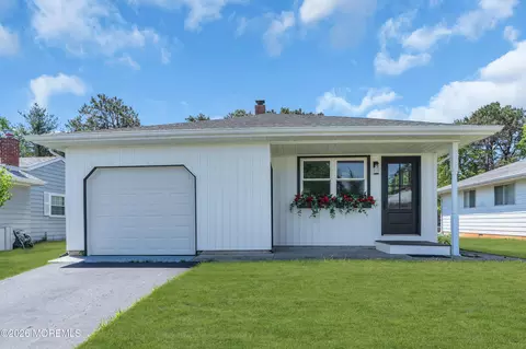 404 Jamaica Blvd, Toms River, NJ 08757