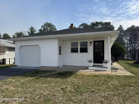 404 Jamaica Blvd, Toms River, NJ 08757