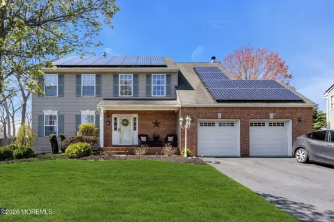 11 Andrew St, Howell, NJ 07731